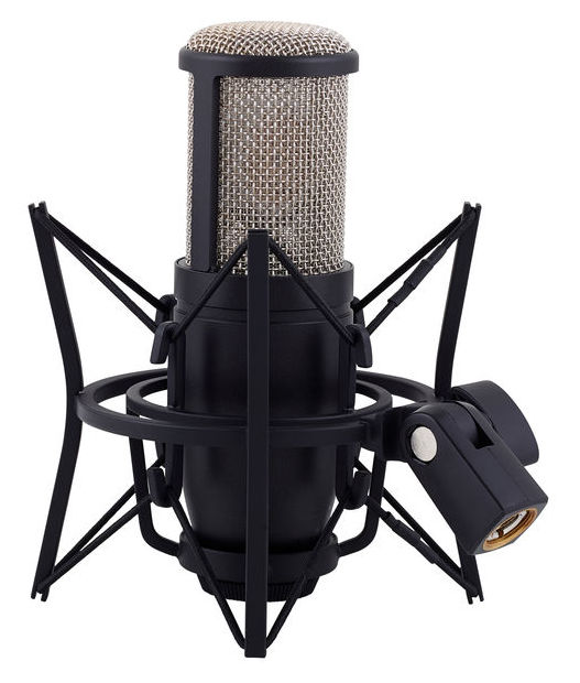 akg-p220_5654aed8323d2.jpg