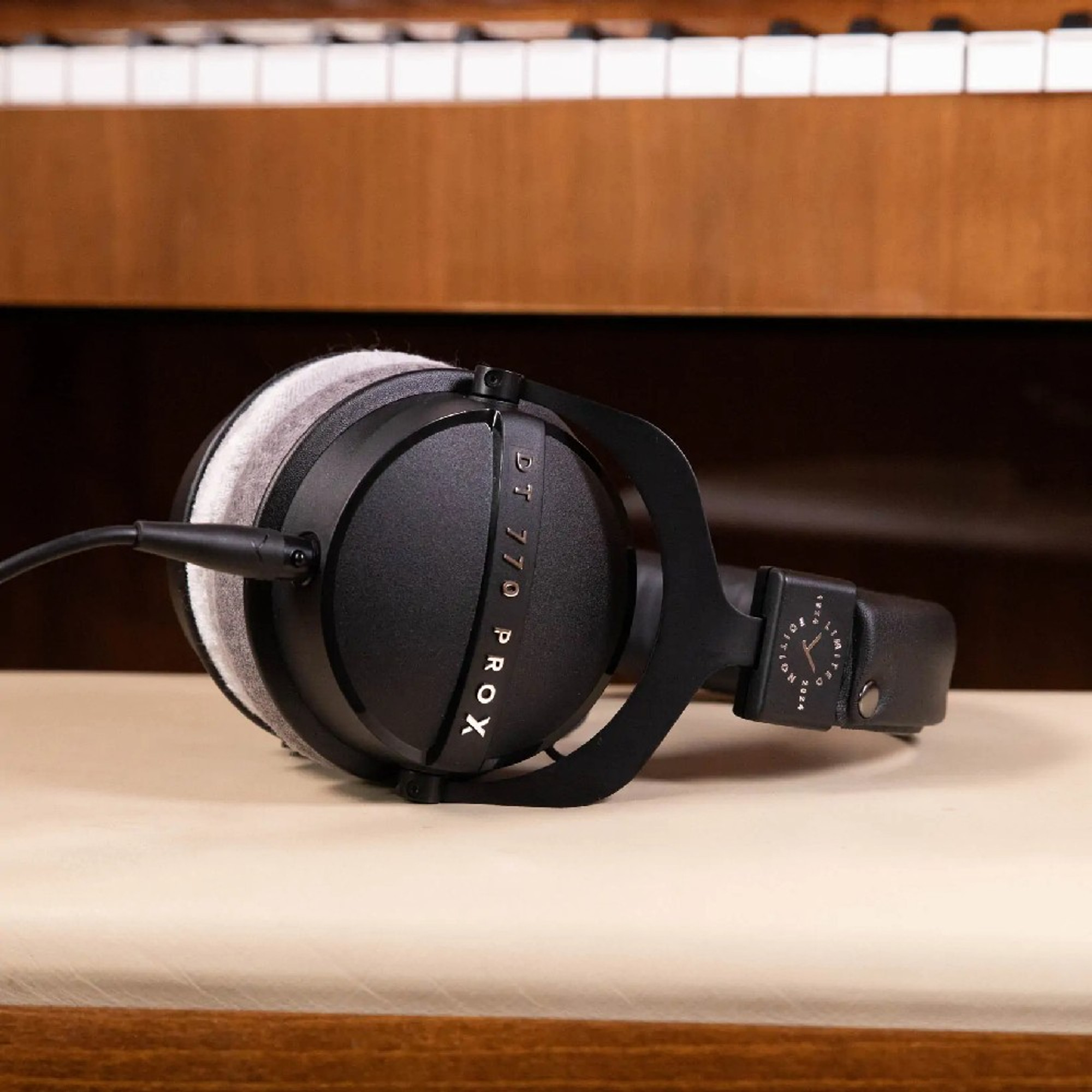 beyerdynamic-dt-770-pro-x-limited-edition_6622457761bbc.jpg