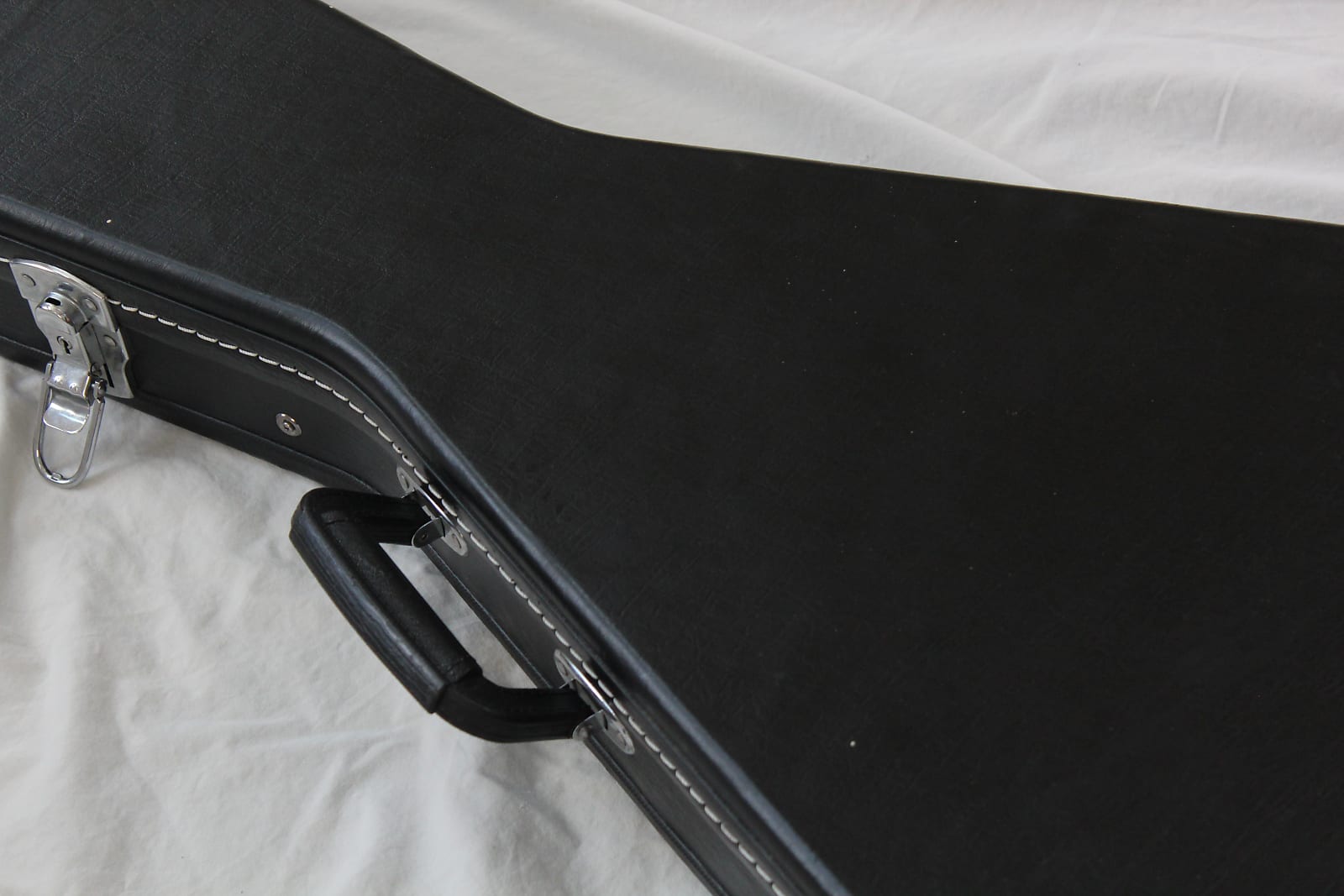 cnb-ec20-fv-flying-v-electric-guitar-case-black_61827d8ed649d.jpg